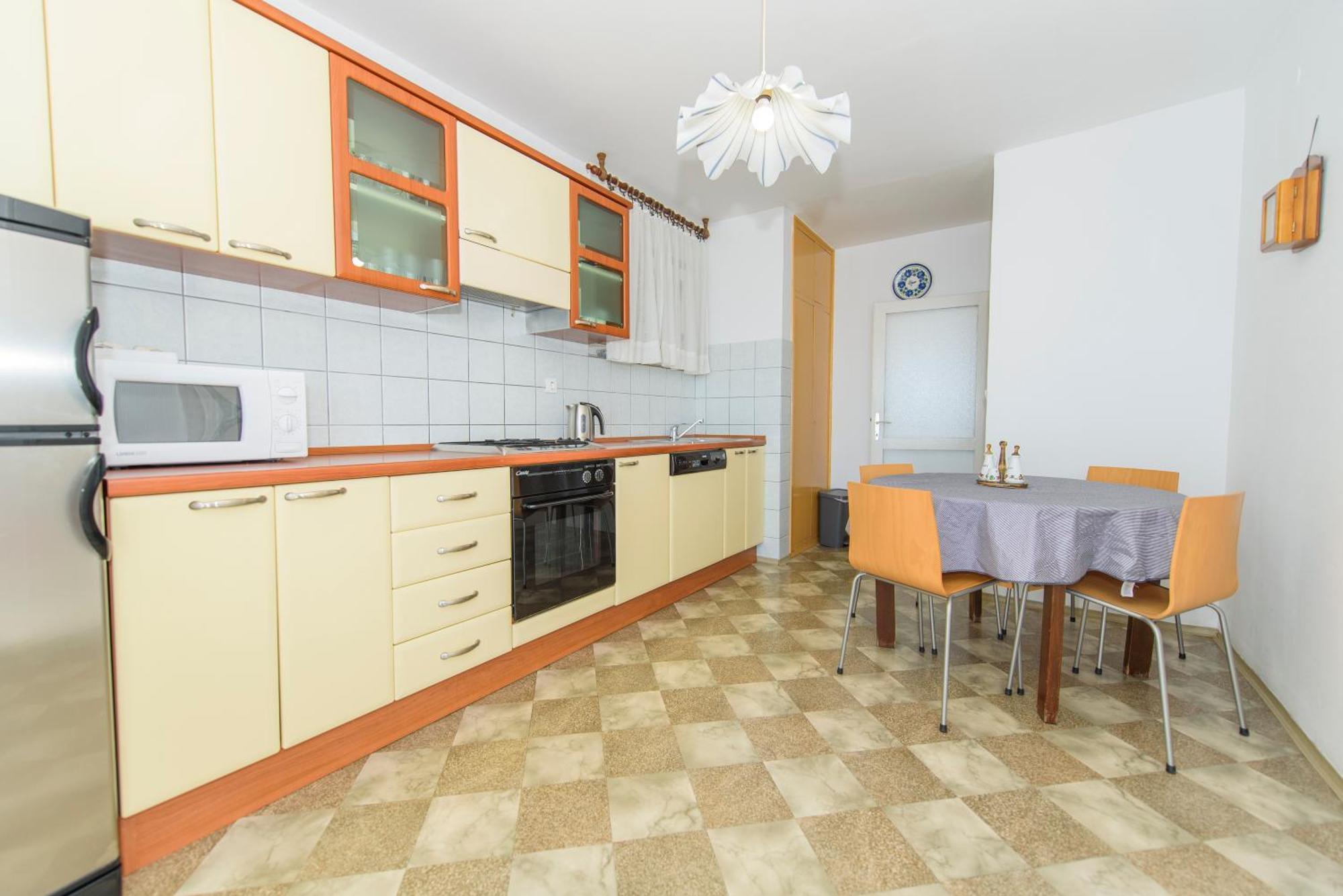 Sunny Apartment Омиш Экстерьер фото
